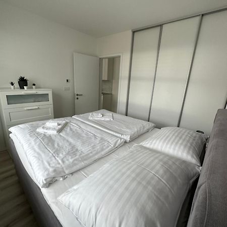 Ein Park Apartment With Free Parking Bratislava Extérieur photo
