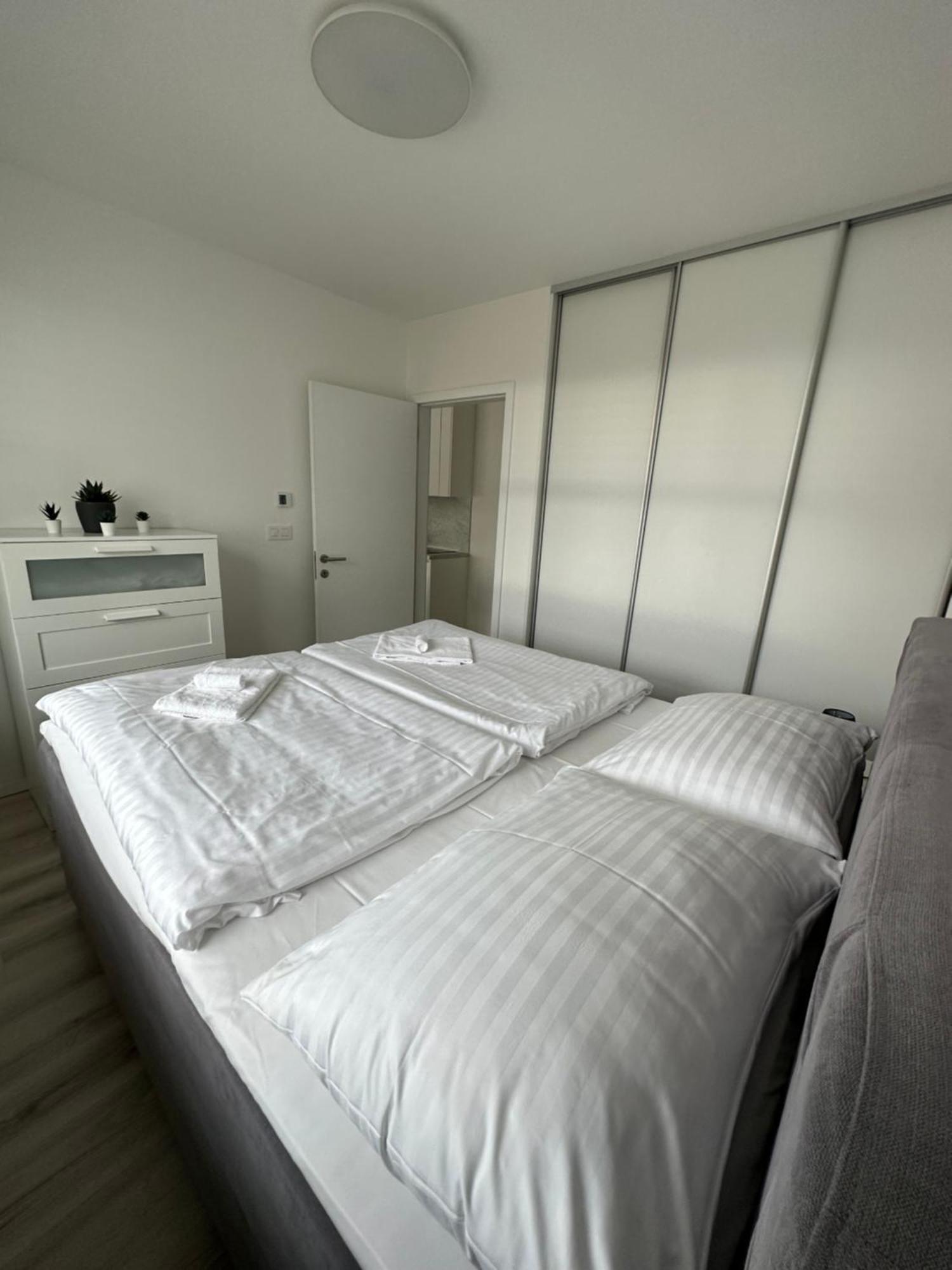 Ein Park Apartment With Free Parking Bratislava Extérieur photo